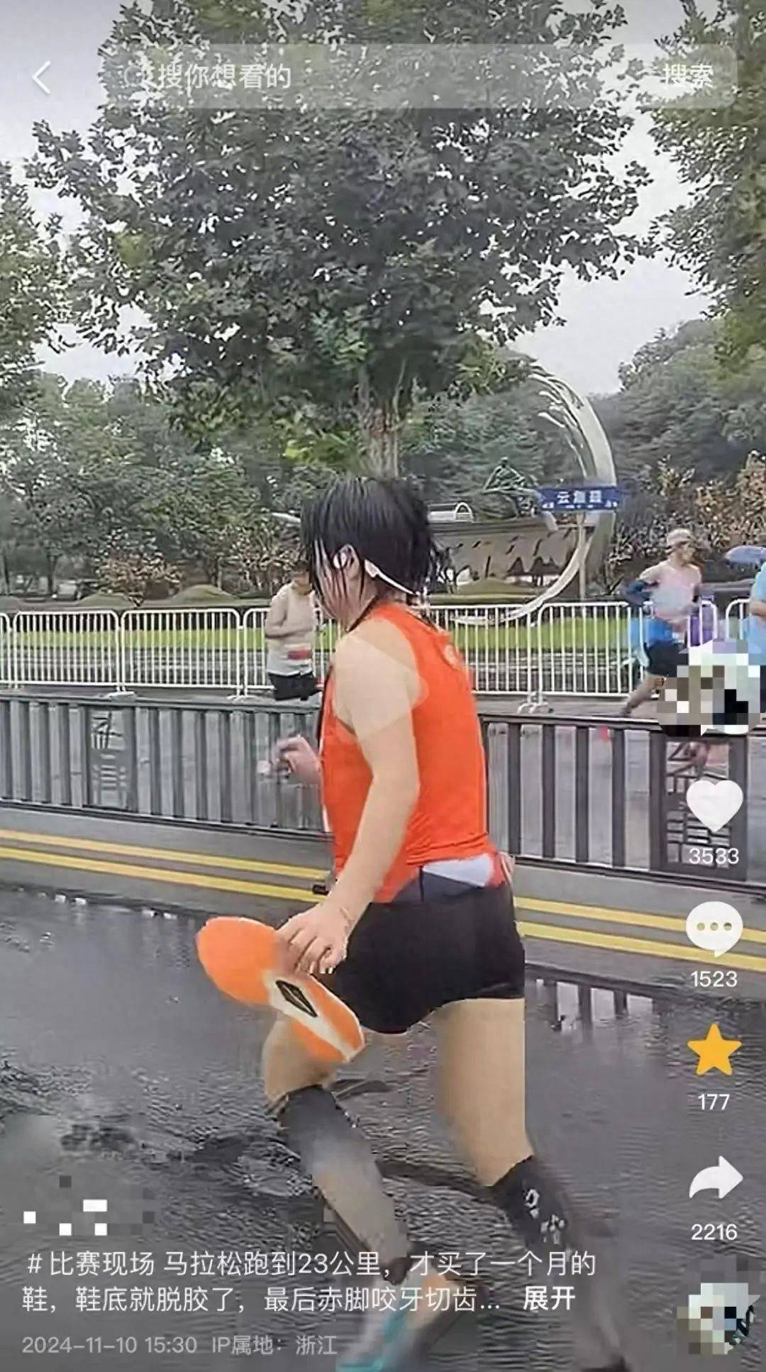 脱胶、赤脚完赛特步客服回应球盟会app女子跑全马鞋子(图1)